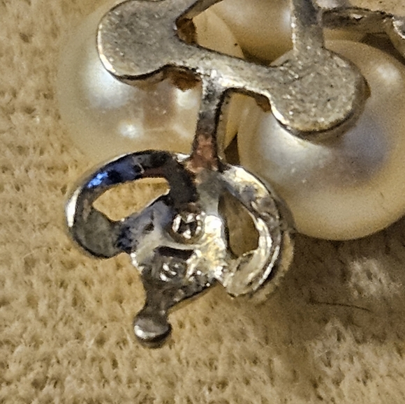 Mikimoto Silver Necklace with White Pearls - Picture 11 of 12